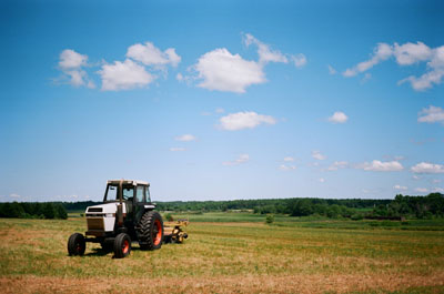 120813_lomo_af2_ektar100_fieldtractor_120925