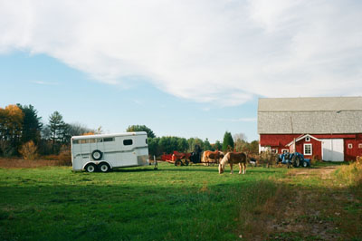 130819_lomo_trip35_ektar100_horsetrailer_130610