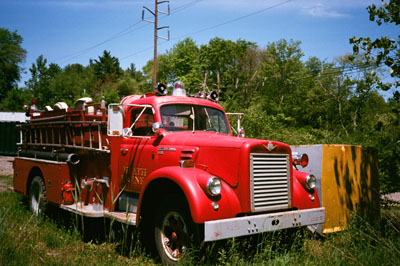 130902_lomo_xa2_superia400_firetruck_130610