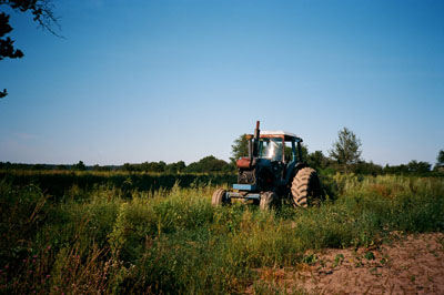 141001_lomo_xa2_ektar100_tractor_131029