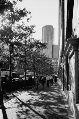 170801_lomo_xa2_kentmere400_shadowssidewalk_151014